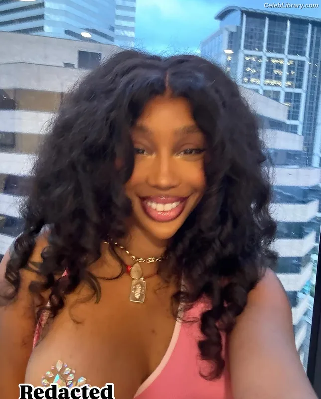 SZA Solana Rowe photo 3 of 457