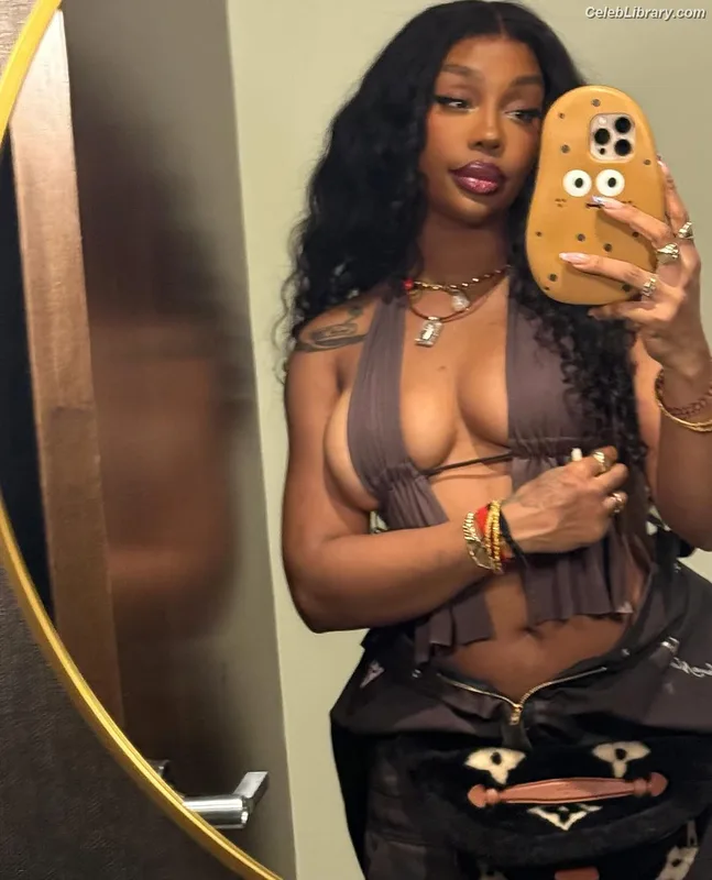 SZA Solana Rowe photo 5 of 457