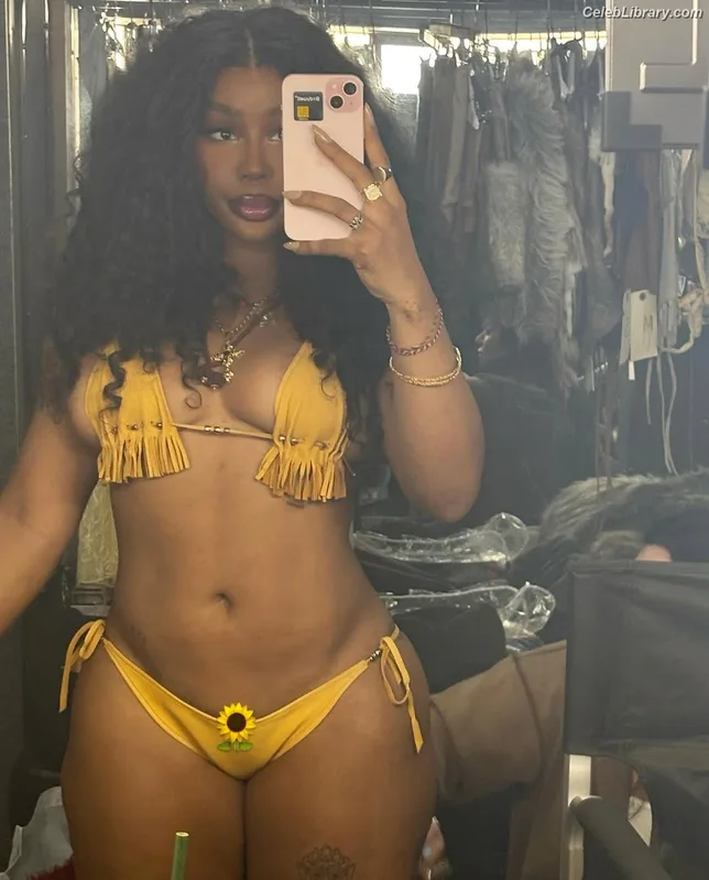 SZA Solana Rowe photo 6 of 457
