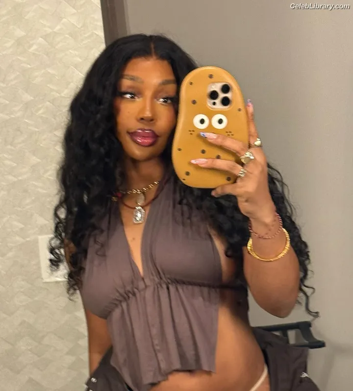 SZA Solana Rowe photo 8 of 457