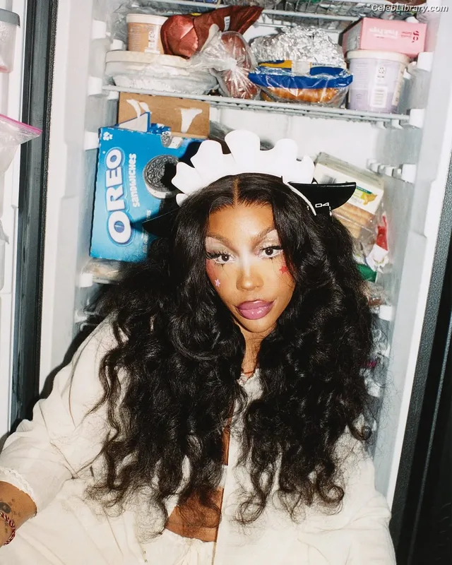 SZA Solana Rowe photo 14 of 457
