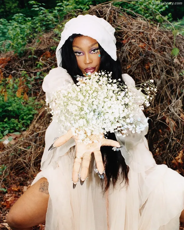 SZA Solana Rowe photo 15 of 457