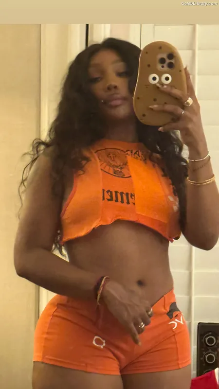 SZA Solana Rowe photo 17 of 457