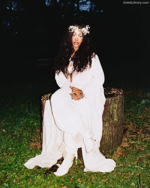 SZA Solana Rowe photo 19 of 457