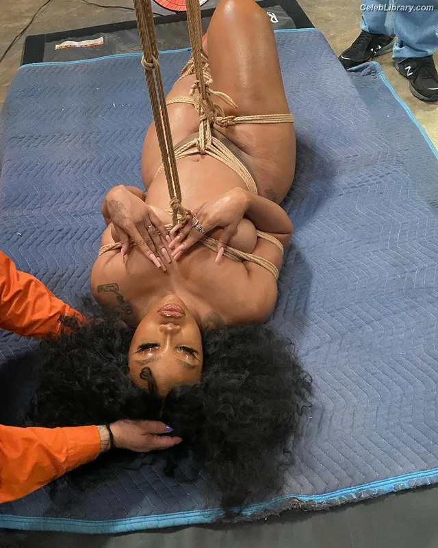SZA Solana Rowe photo 3 of 457