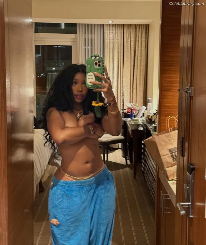 SZA Solana Rowe photo 12 of 457