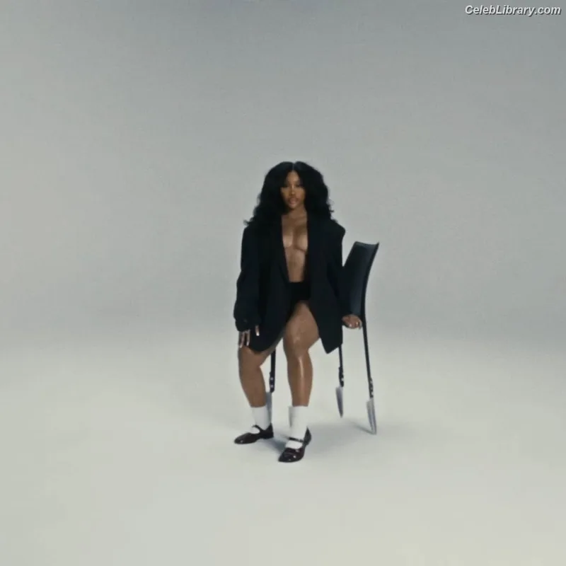 SZA Solana Rowe photo 22 of 457