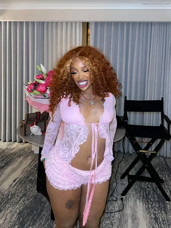 SZA Solana Rowe photo 2 of 457