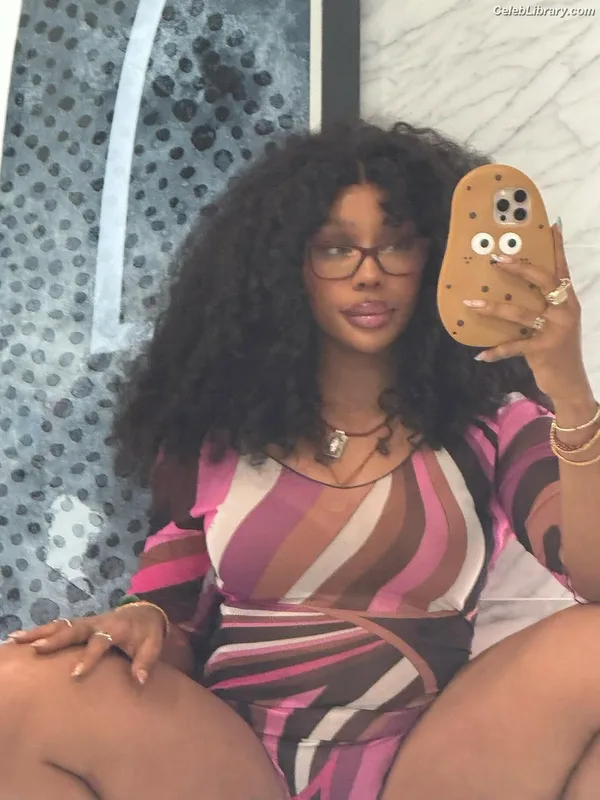 SZA Solana Rowe photo 4 of 457