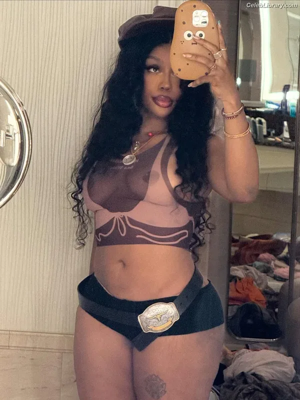 SZA Solana Rowe photo 6 of 457