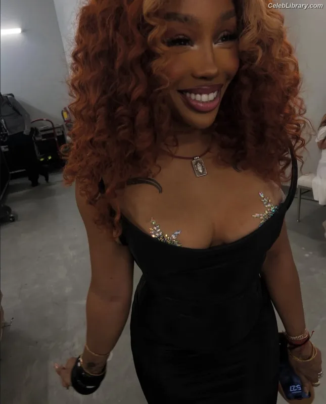 SZA Solana Rowe photo 10 of 457