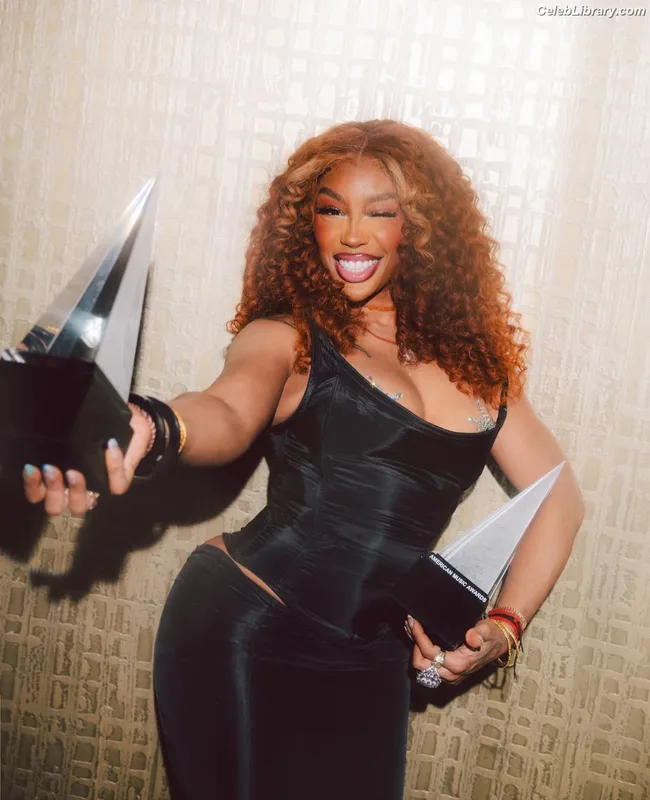 SZA Solana Rowe photo 11 of 457