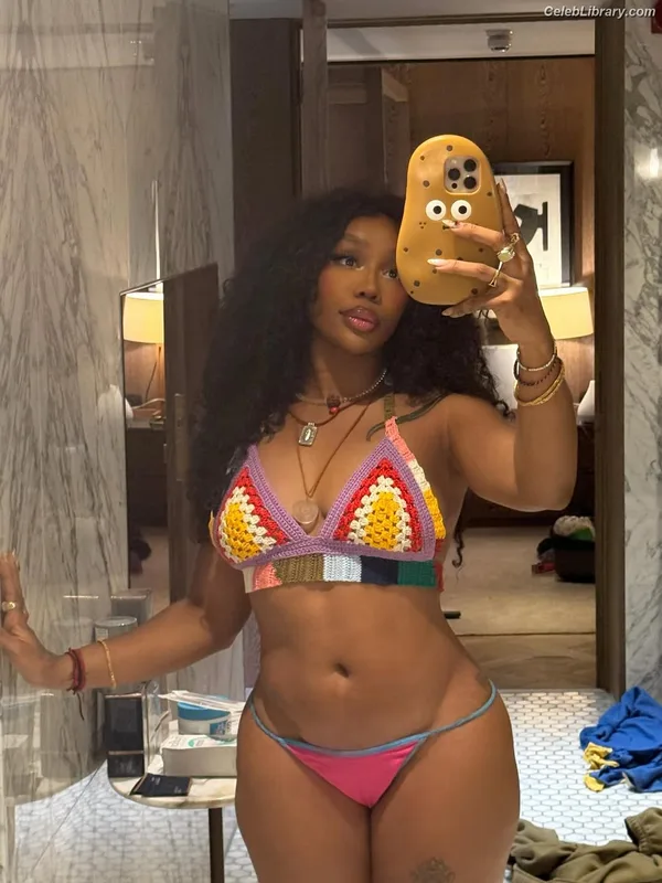 SZA Solana Rowe photo 12 of 457