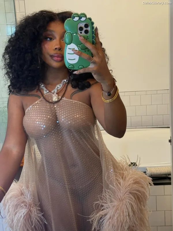 SZA Solana Rowe photo 16 of 457