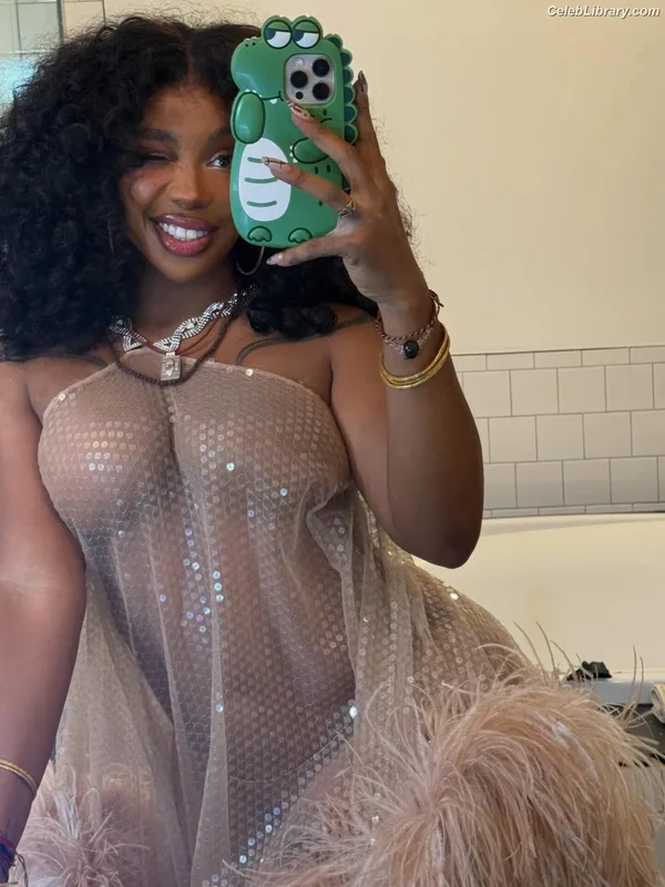 SZA Solana Rowe photo 17 of 457