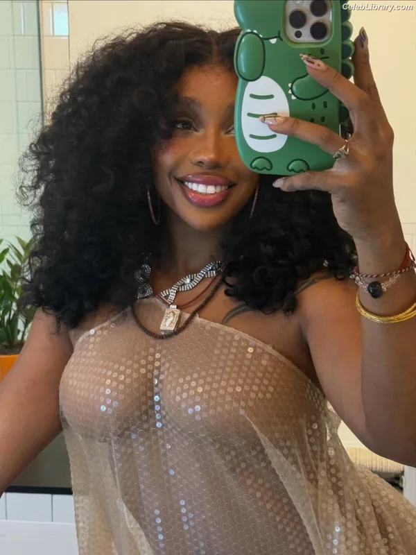 SZA Solana Rowe photo 18 of 457