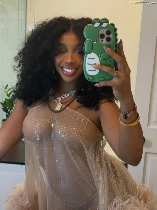 SZA Solana Rowe photo 19 of 457
