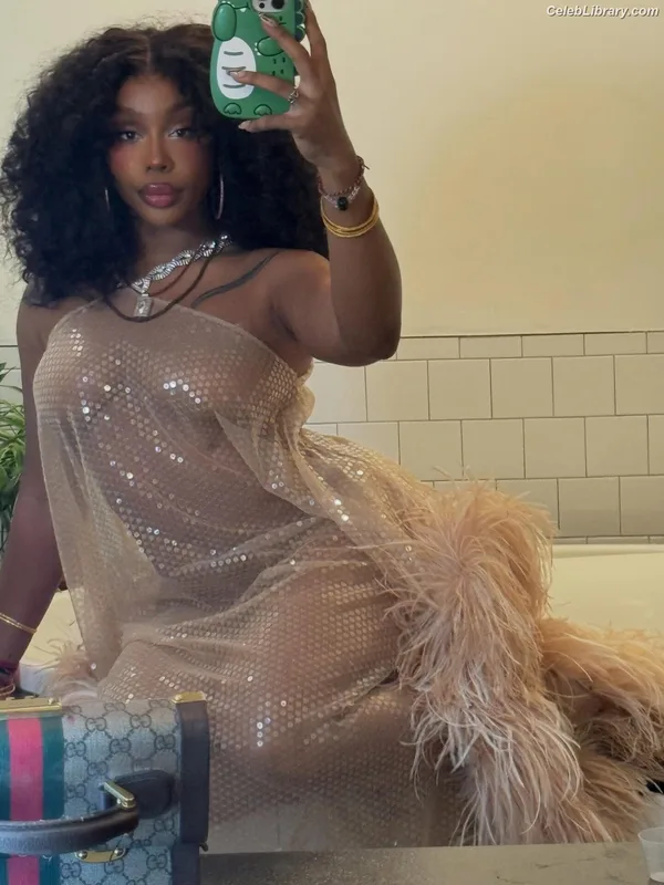 SZA Solana Rowe photo 20 of 457