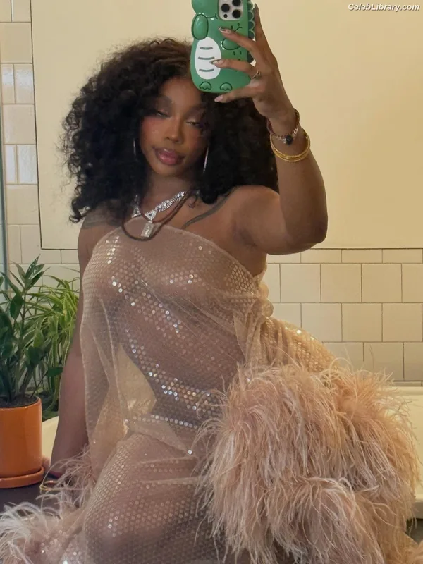 SZA Solana Rowe photo 21 of 457