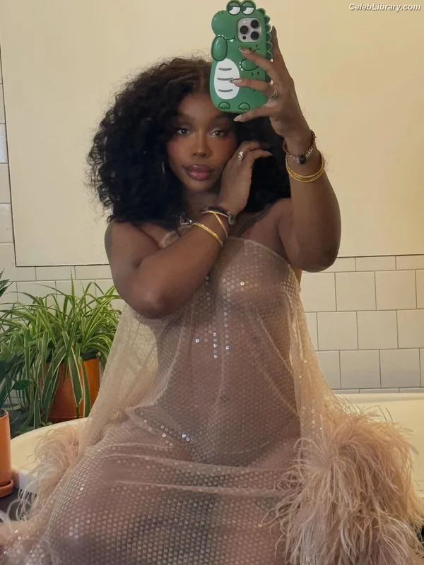 SZA Solana Rowe photo 22 of 457