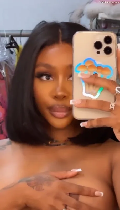 SZA Solana Rowe photo 1 of 457