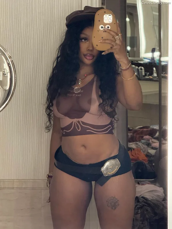 SZA Solana Rowe photo 10 of 457