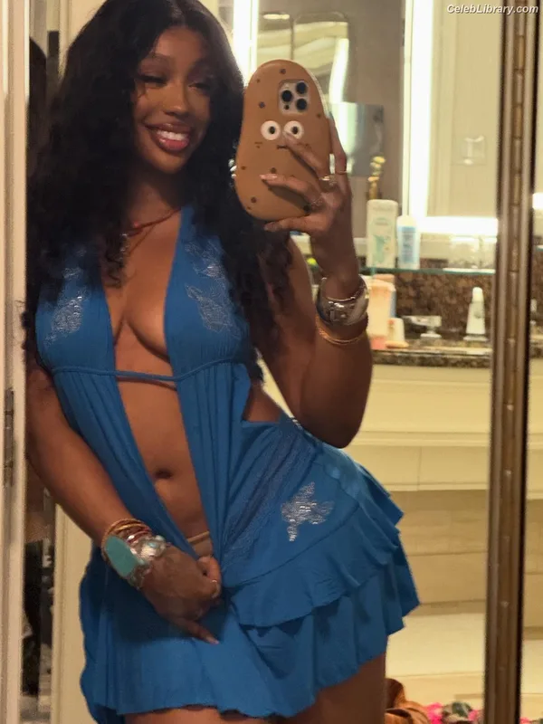 SZA Solana Rowe photo 12 of 457