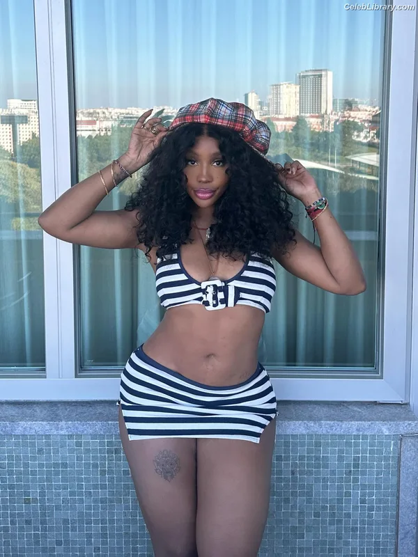 SZA Solana Rowe photo 13 of 457