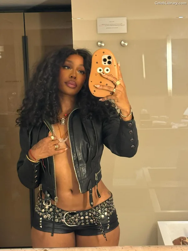 SZA Solana Rowe photo 16 of 457