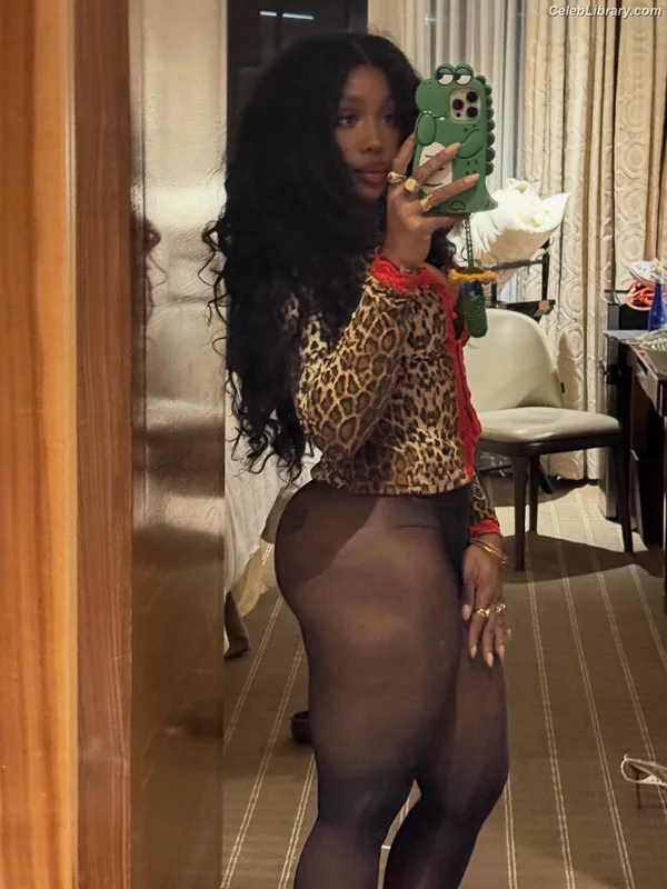 SZA Solana Rowe photo 17 of 457