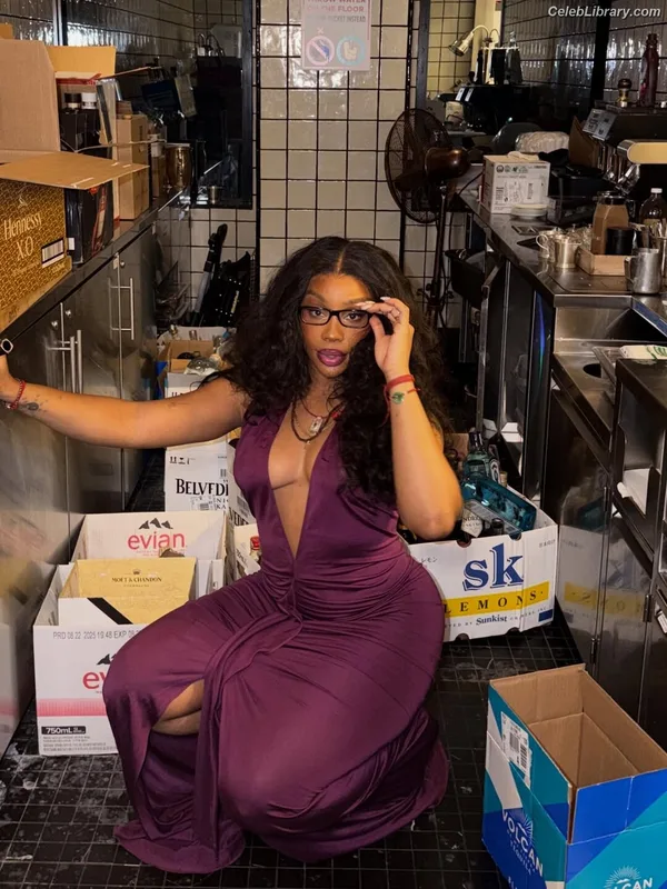 SZA Solana Rowe photo 9 of 457