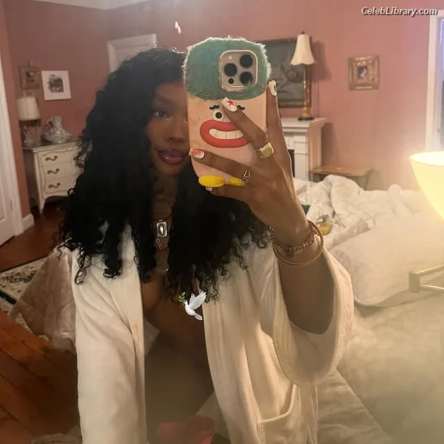 SZA Solana Rowe photo 12 of 457