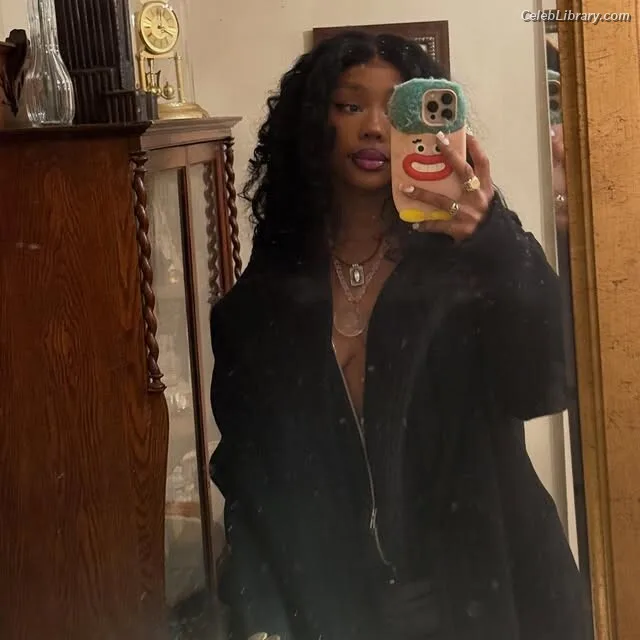 SZA Solana Rowe photo 13 of 457