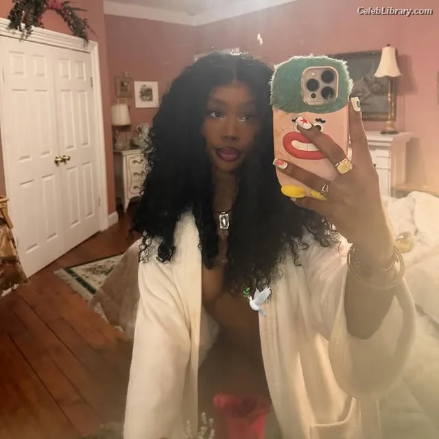 SZA Solana Rowe photo 14 of 457