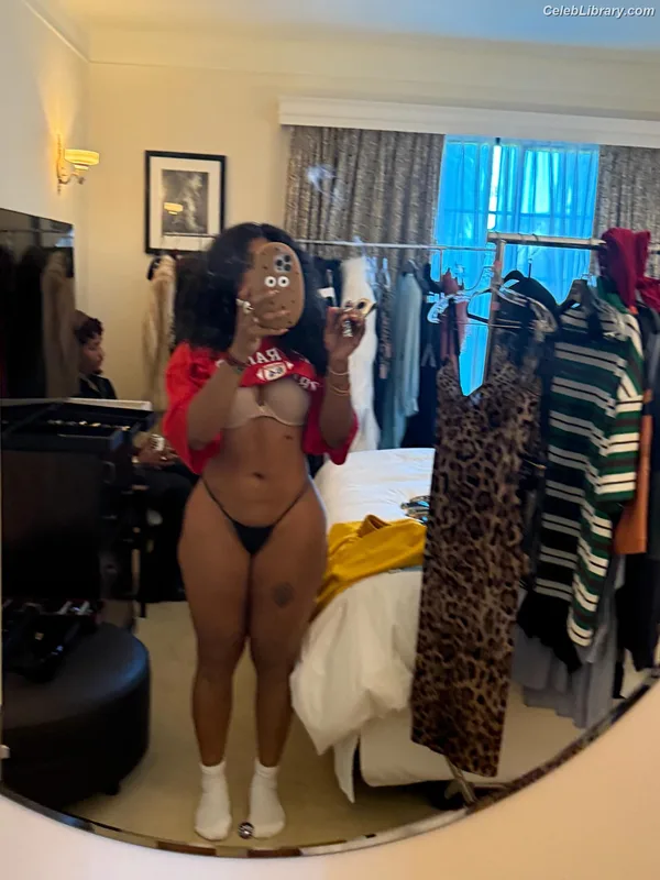 SZA Solana Rowe photo 15 of 457