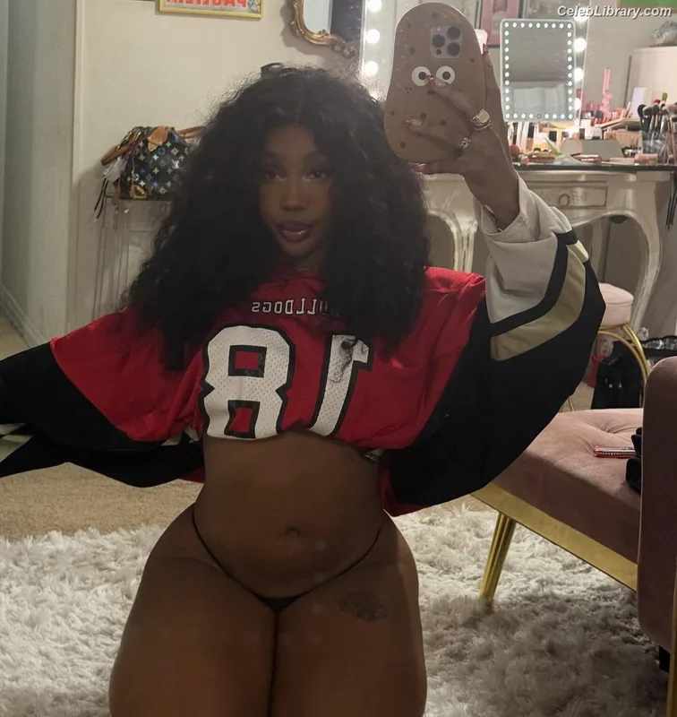 SZA Solana Rowe photo 17 of 457