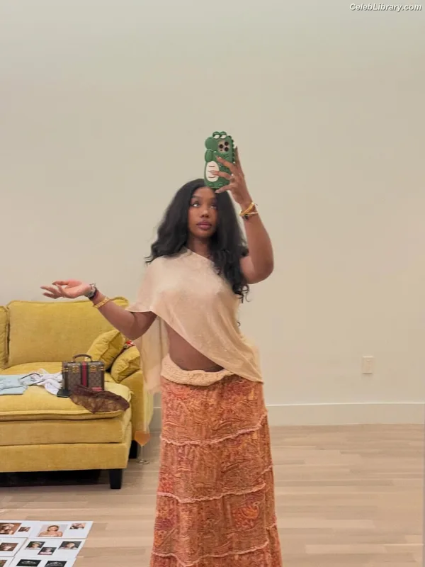 SZA Solana Rowe photo 22 of 457