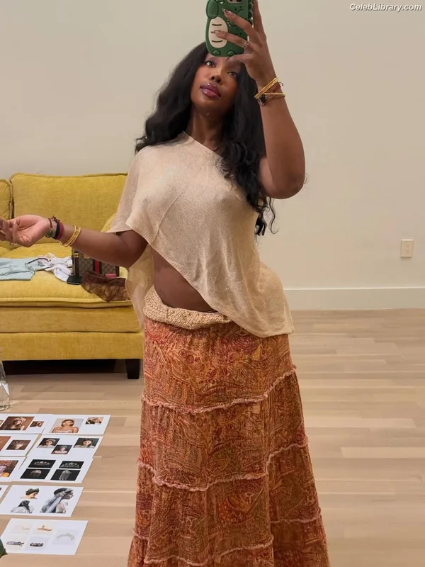 SZA Solana Rowe photo 1 of 457