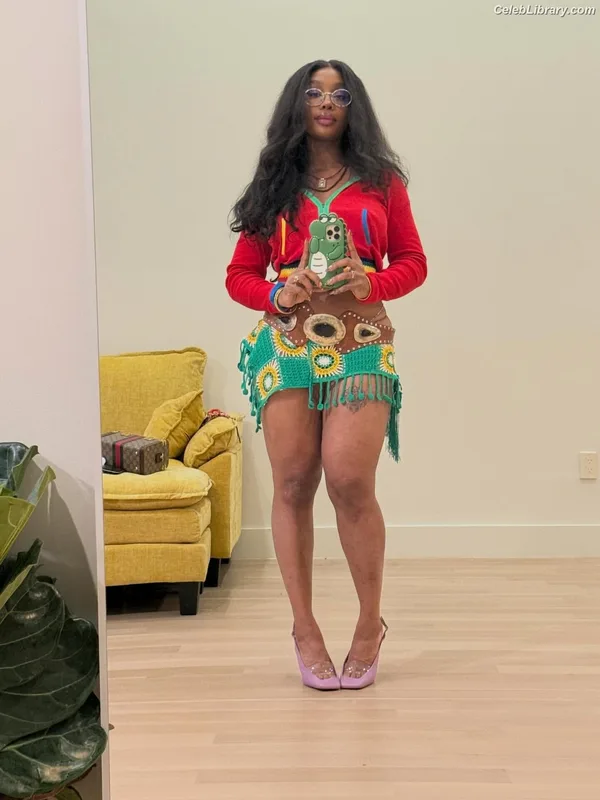 SZA Solana Rowe photo 2 of 457