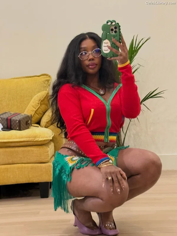 SZA Solana Rowe photo 4 of 457