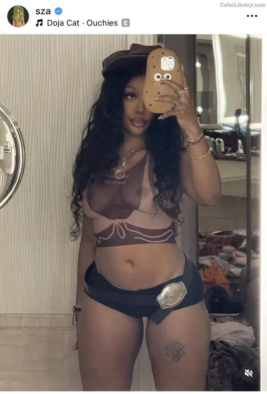 SZA Solana Rowe photo 12 of 457