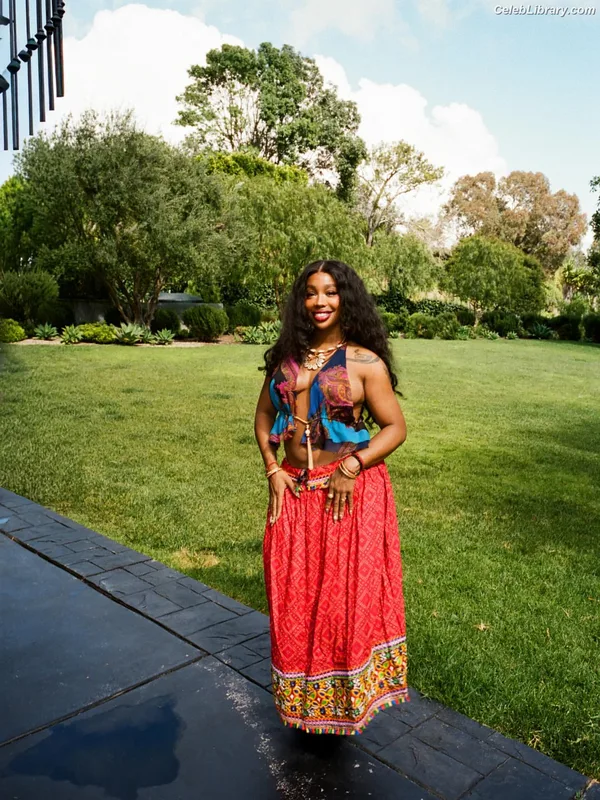 SZA Solana Rowe photo 16 of 457