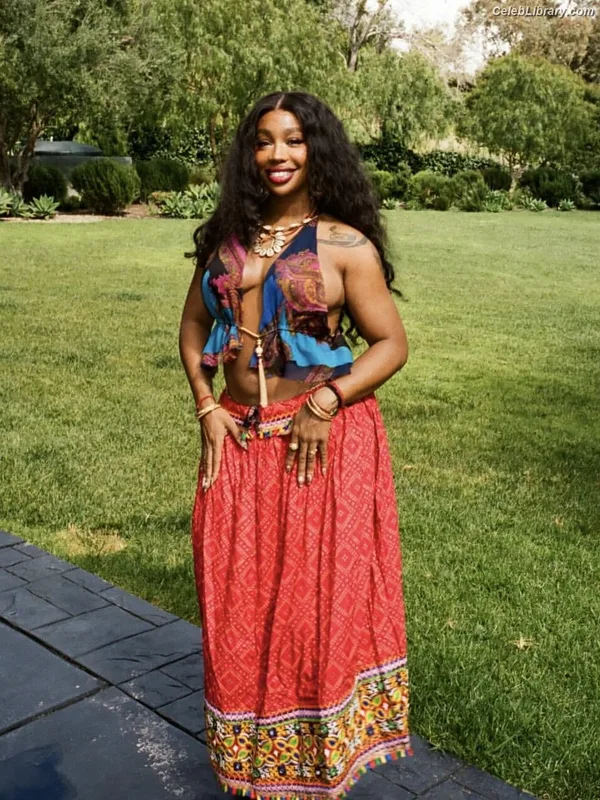 SZA Solana Rowe photo 17 of 457
