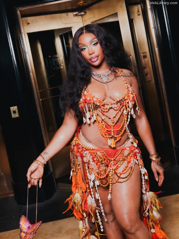 SZA Solana Rowe photo 21 of 457