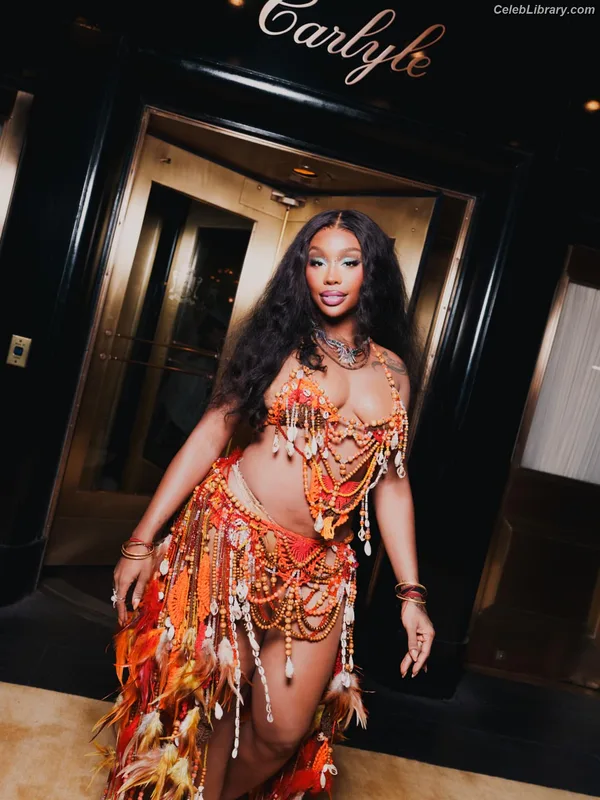 SZA Solana Rowe photo 2 of 457