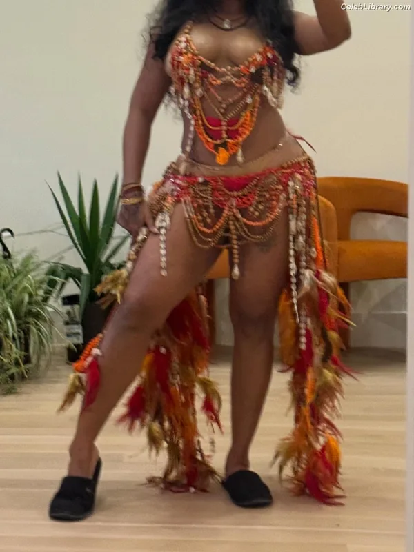 SZA Solana Rowe photo 5 of 457