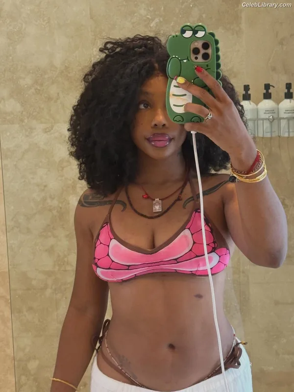 SZA Solana Rowe photo 18 of 457