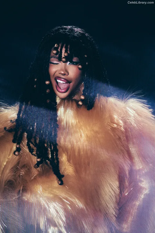 SZA Solana Rowe photo 4 of 457
