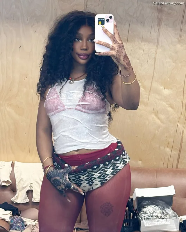 SZA Solana Rowe photo 5 of 457