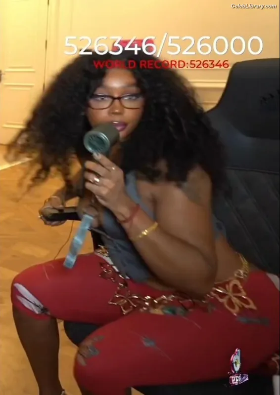 SZA Solana Rowe photo 11 of 457